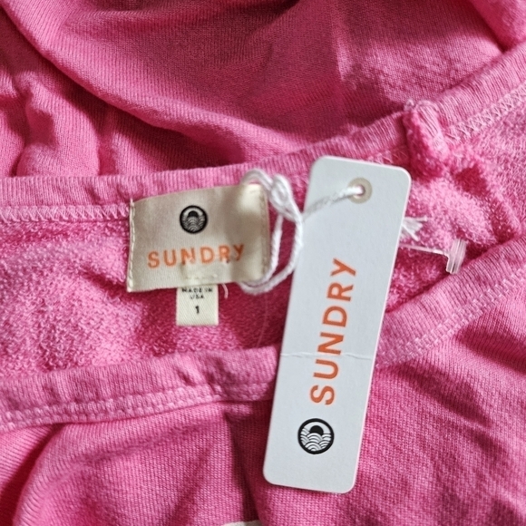 New Sundry Love Me Truly Graphic Crewneck Pink Pullover Sweatshirt NWT 1/Small - Picture 7 of 9